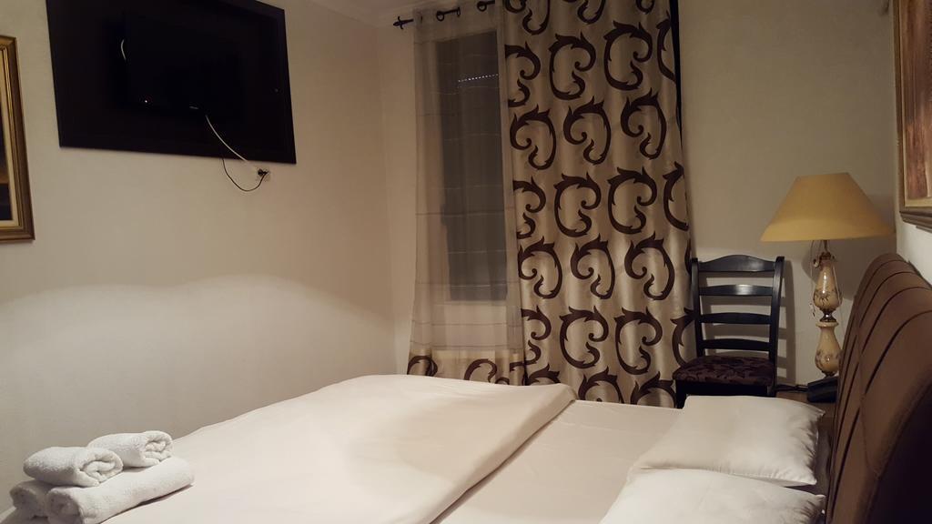 טיראנה Hotel Livia מראה חיצוני תמונה