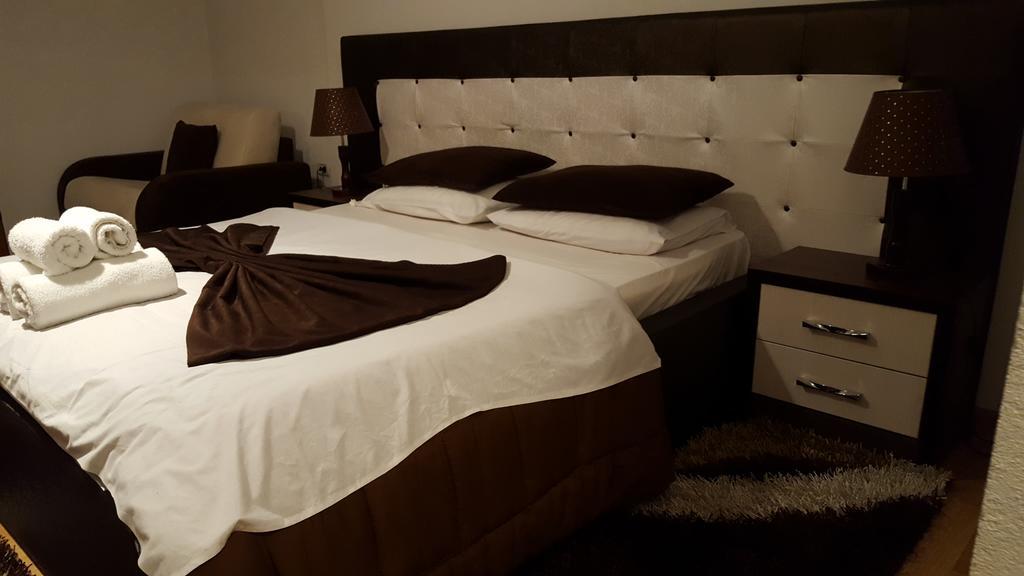 טיראנה Hotel Livia מראה חיצוני תמונה