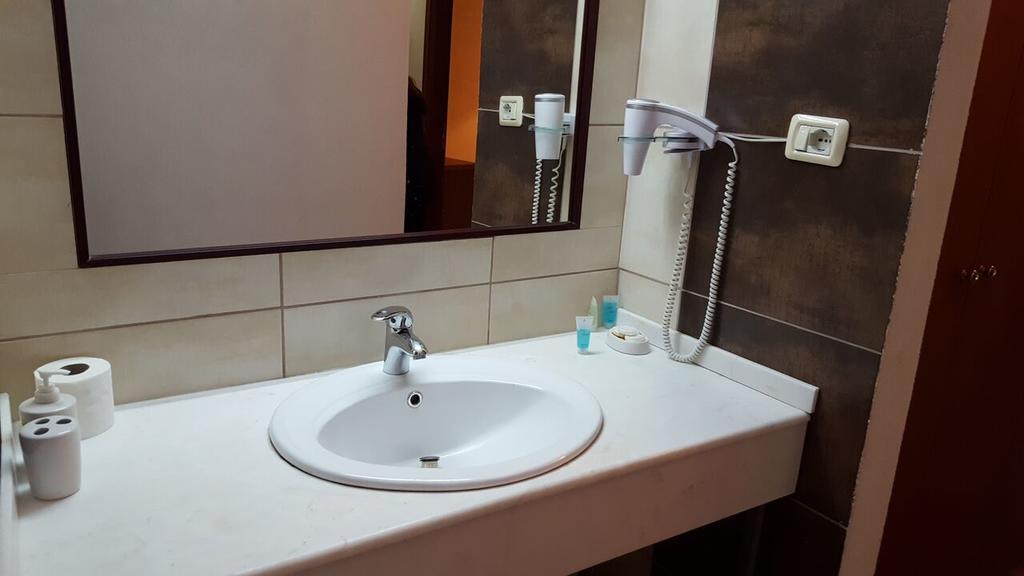 טיראנה Hotel Livia מראה חיצוני תמונה