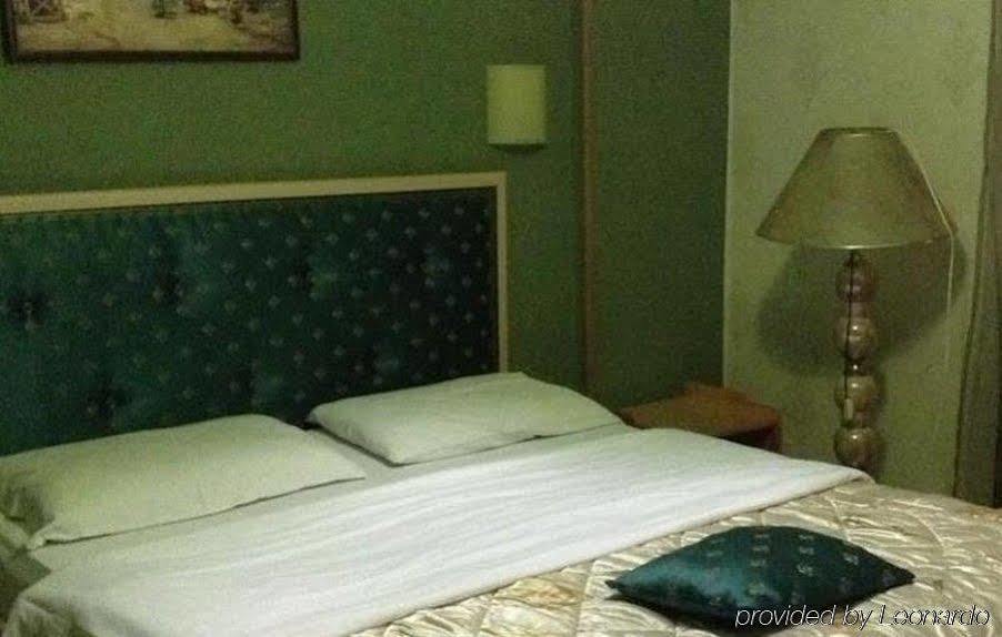 טיראנה Hotel Livia מראה חיצוני תמונה