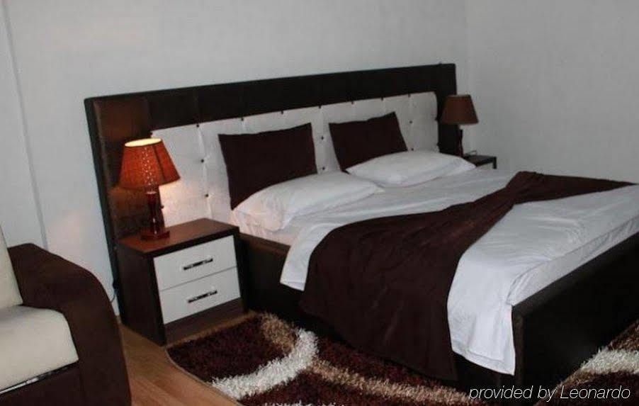 טיראנה Hotel Livia מראה חיצוני תמונה